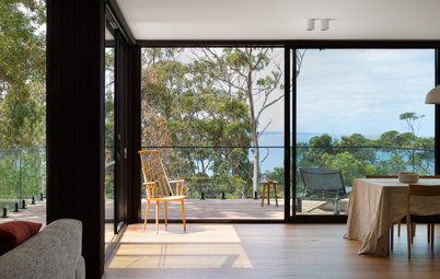 Houzz Tour: A Holiday Home Among the Trees With Views of the Sea