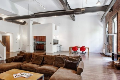 Example of a minimalist home design design in New York