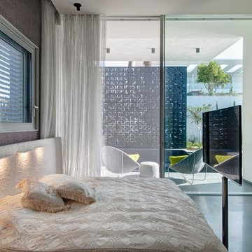 The Dynamic House