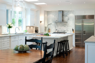 Transitional kitchen photo in Vancouver