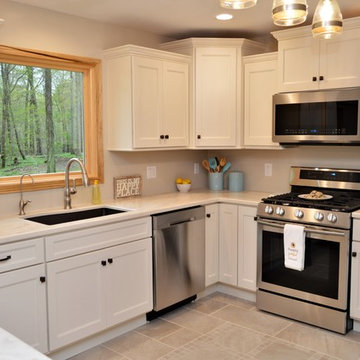 Warsaw, IN. Haas Signature Collection. Cream Colored Maple Kitchen