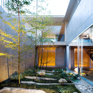 東京23区のモダンスタイルのおしゃれな中庭のテラス (日よけなし) の写真