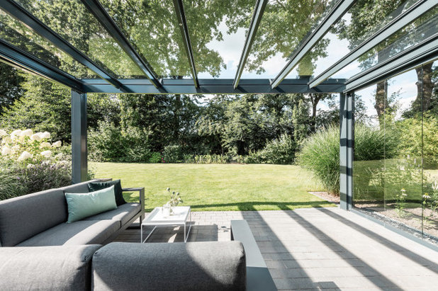Modern Wintergarten by Solarlux GmbH