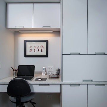 Mcallen Building - Built in Desk Station