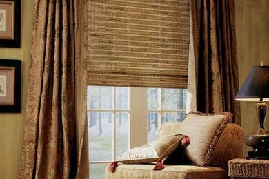 Example of a transitional living room design in New York