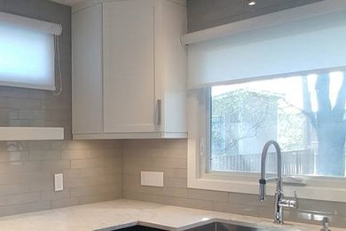 Kitchen Backsplash - Glass Tile