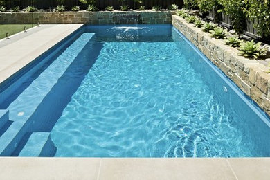 Ispirazione per una piscina mediterranea