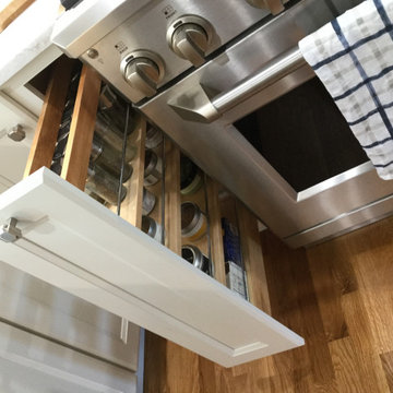 Base spice pullout