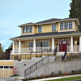 Rustikales Haus mit Holzfassade in Seattle