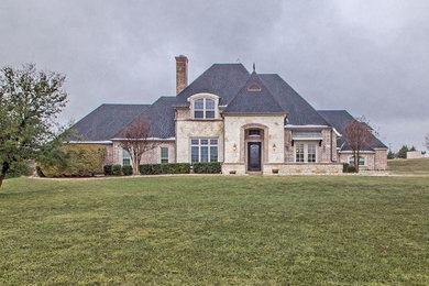 Transitional exterior home idea in Oklahoma City