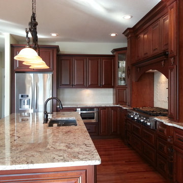 Cherry W/Glaze - Mitered Raised Panel Door Style
