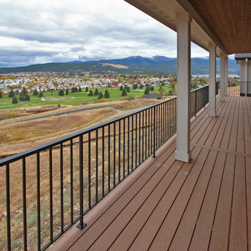 Patio that spans the house
