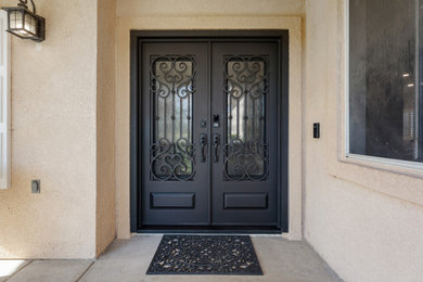 Example of a transitional entryway design in San Francisco