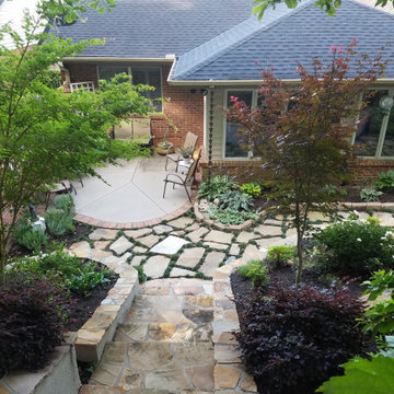 Courtyard with Flagstone and Groundcover Path