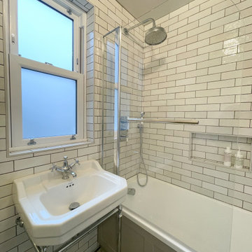 Compact Victorian Bathroom
