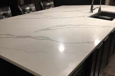 Kitchen - modern kitchen idea in Calgary