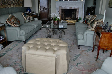 Living room - traditional living room idea in San Francisco