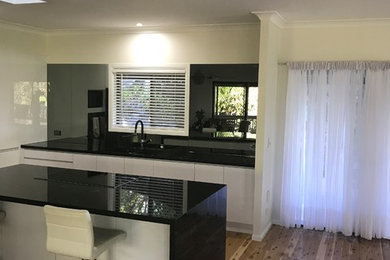 This is an example of a contemporary kitchen in Gold Coast - Tweed.