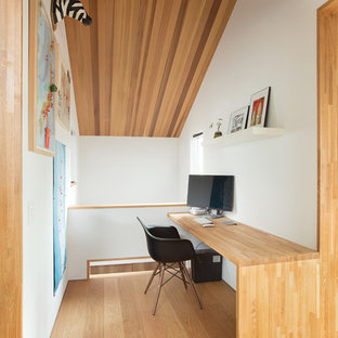 東京都下のモダンスタイルのおしゃれなホームオフィス・仕事部屋の写真