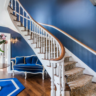 Diseño de escalera curva tradicional