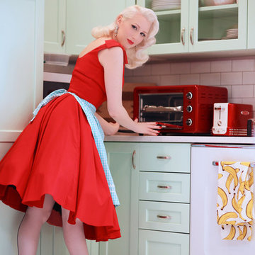 Retro Kitchen Remodel: Photoshoot With Model