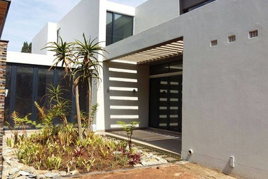 Example of an urban home design design in Other