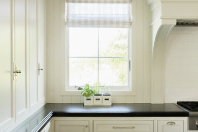Example of a classic kitchen design in San Diego