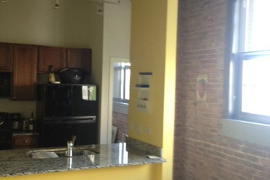 Example of an eclectic kitchen design in Chicago