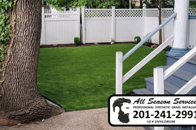 Inspiration for a small backyard landscaping in New York.
