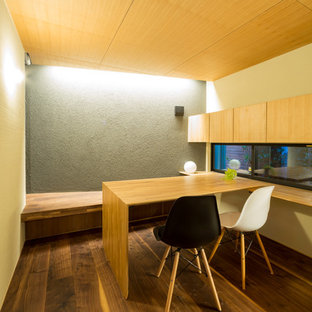 他の地域のモダンスタイルのおしゃれなホームオフィス・仕事部屋の写真