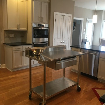 Modern Kitchen Remodel Done With New Portable Kitchen Island
