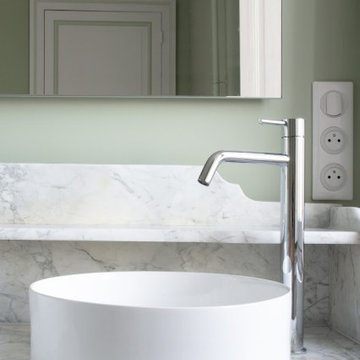Création de deux salles de bain dans une pièce vide