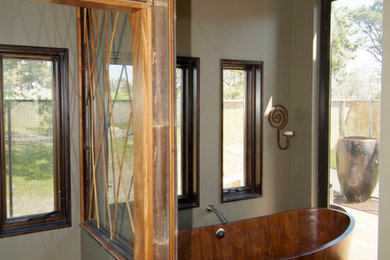 Example of a bathroom design in San Francisco
