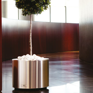 FERRUM ROUND PLANTERS