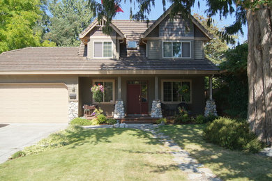 Example of a classic home design design in Vancouver