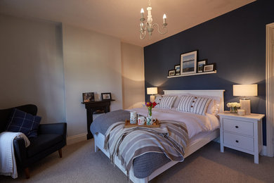 Beach style bedroom photo in Berkshire