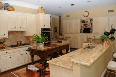 This is an example of a traditional kitchen in Dallas.