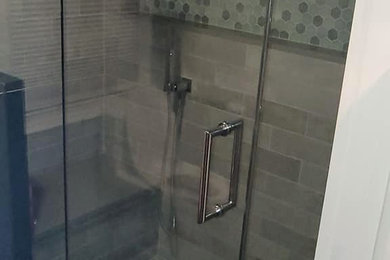 Bathroom - bathroom idea in New York