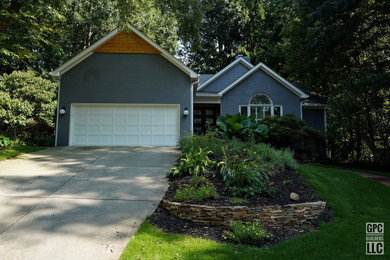 Transitional home design photo in Raleigh