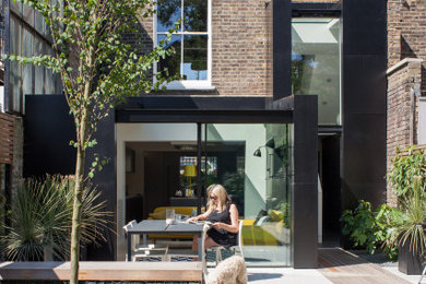 Kitchen - contemporary kitchen idea in London