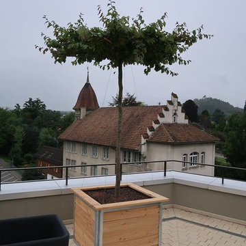 quadratisches Hochbeet auf Dachterasse