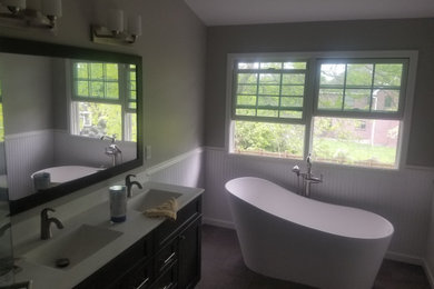 Inspiration for a modern bathroom remodel in Chicago