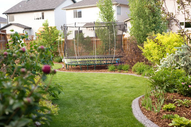 Photo of a contemporary landscaping in Calgary.