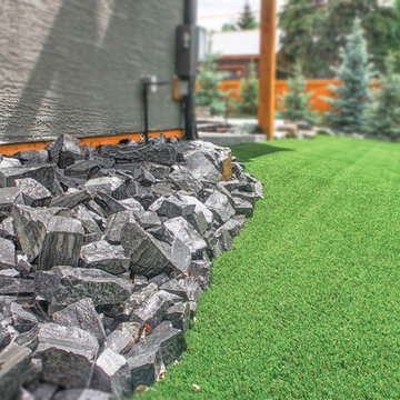 Maintenance-Free Backyard Featuring Rundle Tailings Boarders