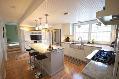 Kitchen - transitional kitchen idea in Other