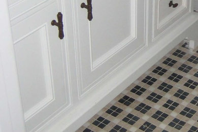 Bathroom - traditional bathroom idea in Orange County