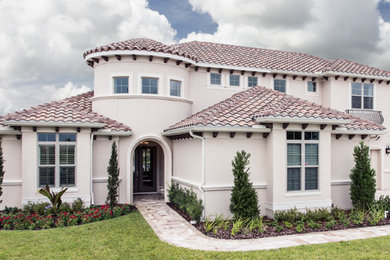 Transitional exterior home photo in Orlando