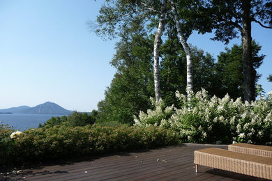 Photo of a traditional landscaping in Montreal.