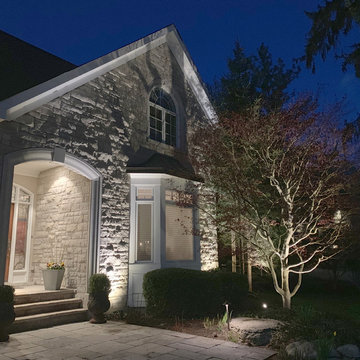 Front yard lighting in Mississauga