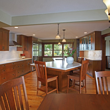 Modern Kitchen and eating area